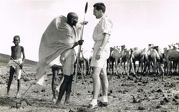 Fotografia de T.Gavaghan con un hombre de la tribu Samburu